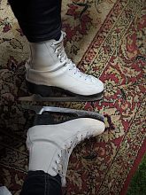 Антиреклама катка ДЮСШ в расположении у госпиталя.