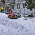 Вслед за Связистами, самодельные снежные горки стали появляться и в других дворах города