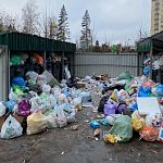 Мусорный завал на ул. Советская 2