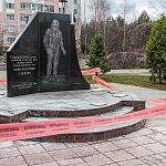 В преддверии 12 апреля, памятник Гагарину также уже приводят в порядок