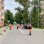 На основных дорогах города продолжаются работы по обновлению разметки