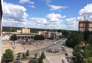 Стелла и площадь Ленина