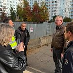 1 октября заместители главы Краснознаменска Юлия Осипенко и Сергей Федоров провели обход городских территорий по обращениям жителей.