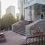Идёт ремонт главной входной группы здания ЦРТДЮ