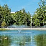 На городском озере установили фонтанчики-аэраторы