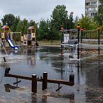 Начался монтаж детской площадки во дворе на ул. Победы 18 и 20. 