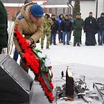 Возложение цветов в честь Дня Героев Отечества