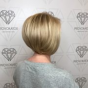 Модельная стрижка на среднюю длину волос