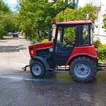 Полив дорожного полотна в Краснознаменске