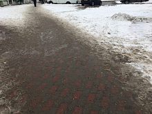 Как Вы считаете, как всё-таки лучше и надо бороться со снегом на пешеходных дорожках нашим коммунальным службам? 