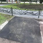 Что-то не так , съезд новый, забор тоже
