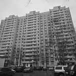 Утром из дома 16 на улице Победы с 15 этажа выпала женщина 50 лет