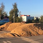 На озеро снова привезли горы песка- зачем?!