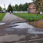 Невозможно ходить между магазином «Лабиринт» и Строителями 3/2