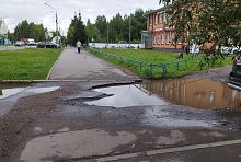 Невозможно ходить между магазином «Лабиринт» и Строителями 3/2