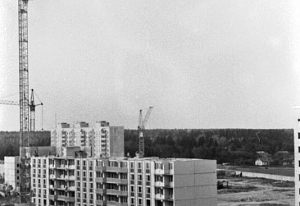 Сентябрь 1991 года, строительство Победы д. 16