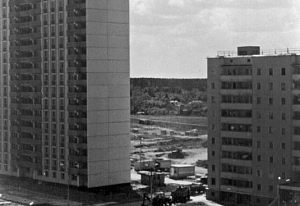 Апрель 1992 года, достроили Победы д. 16