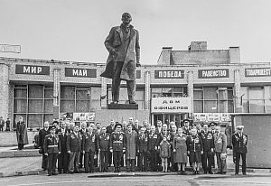 1985 год, на плакате надпись 40 лет Победы. Традиц