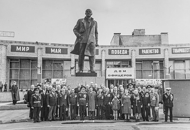 1985 год, на плакате надпись 40 лет Победы. Традиц