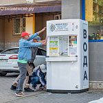 Около вьетнамского кафе «Фо Чё? Фо- Бо!» появился новый автомат для продажи воды