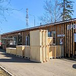 Постепенный демонтаж сезонного катка в городском парке уже начался