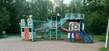  Плачевное состояния детской площадки на новом озере