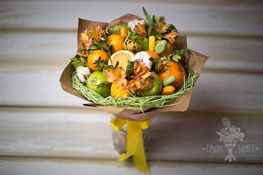 Букет из фруктов "Рыжик"