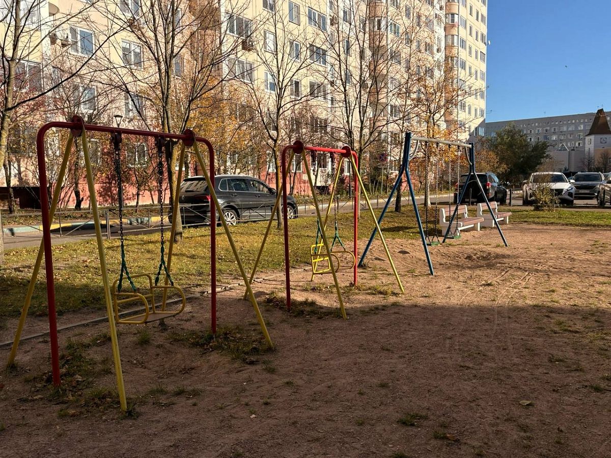 29 октября заместители главы Краснознаменска Юлия Осипенко, Сергей Федоров и Дмитрий Мальцев провели обход городских территорий по обращениям жителей. 