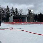 Глава города проверил ход работ по обустройству сезонного катка в городском парке