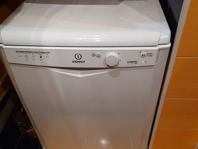 Продам посудомоечную машину