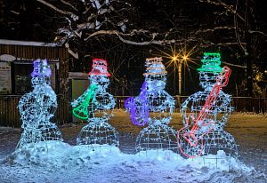 Снеговики в парке