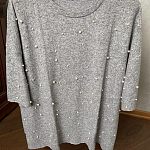 Блуза серая украшенная жемчужинами. Торг.