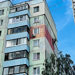 Жители дома по улице Победы, 4, решают утеплить свое жилище самостоятельно