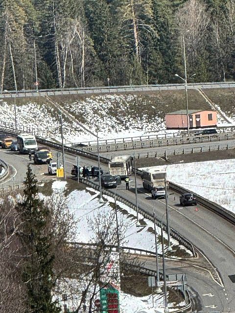 Выбирайте пути объезда, авария на эстакаде у центр
