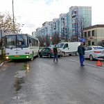 ДТП на остановке у пушек