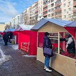 У Центрального рынка заработал цветочный базар.