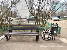 На ул.Победы 16 лавочка, предназначенная не только для людей, но и для пушистых друзей