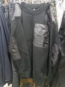 Свитер чёрный