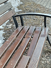 Сломанные лавки на ул.Победы 15