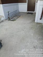 А у вас дворник УК уже подметает, убирает придомовую территорию после зимнего?