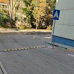 У магазина Маринка появился лежачий полицейский