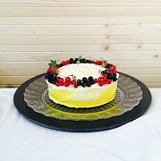 Ванильный торт с ягодной прослойкой и сырно-сливочным кремом