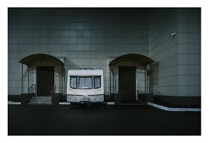 Между двух дверейНочь | Осень 25