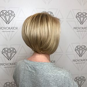 Модельная стрижка на среднюю длину волос