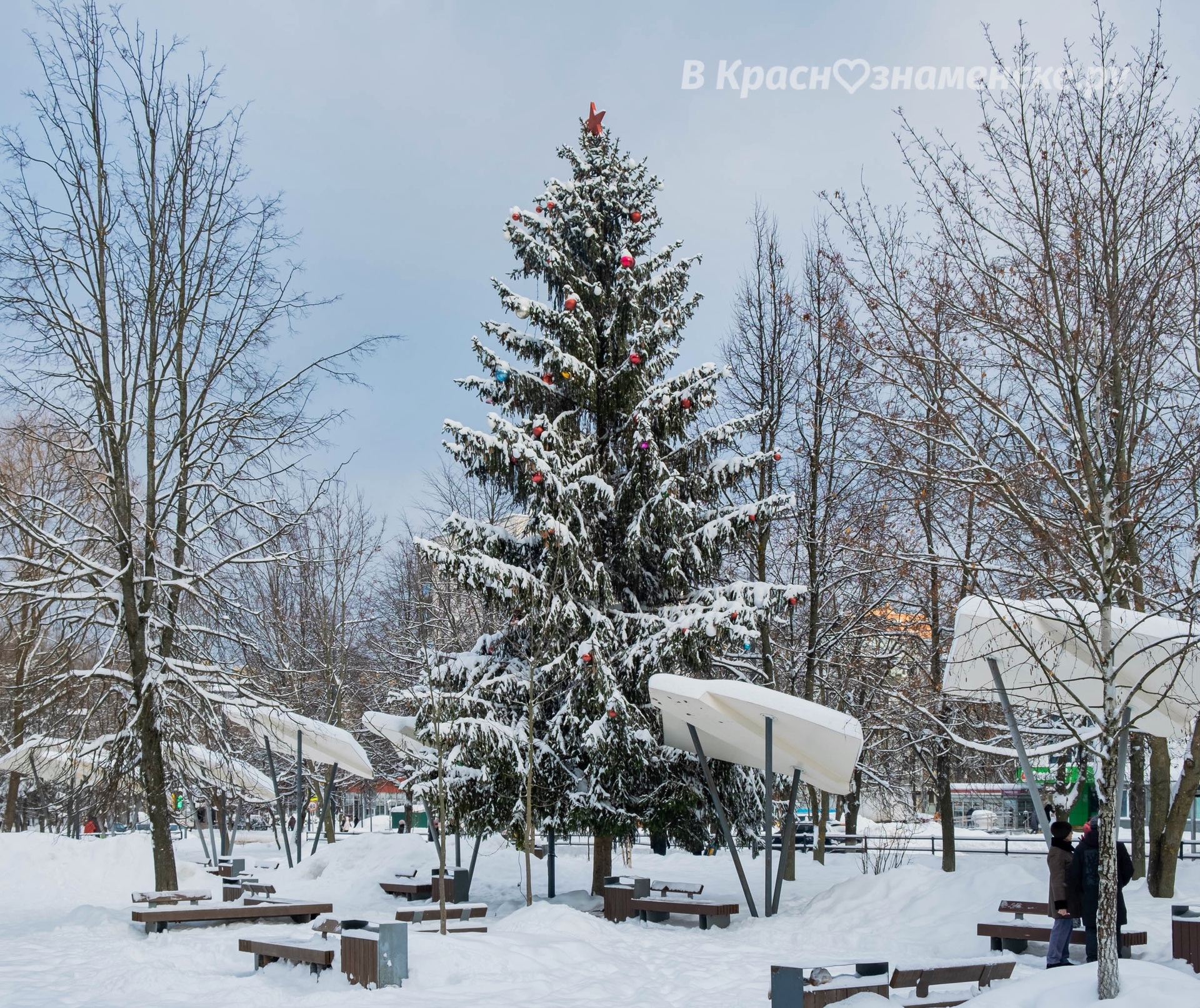 С каждым днём праздничной атмосферы в городе всё больше.  Та
