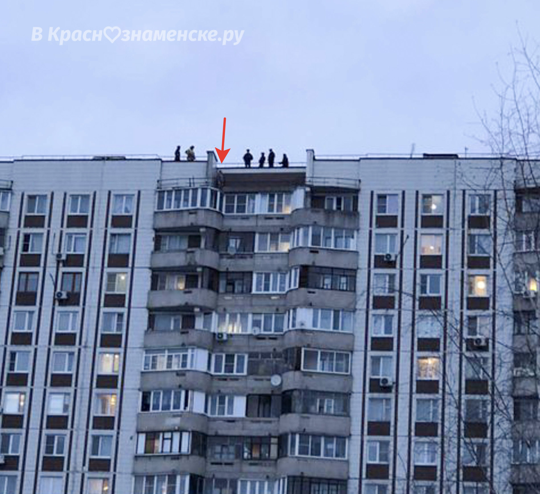 На Гагарина 3 вчера вечером человек чуть не спрыгнул. Он кри