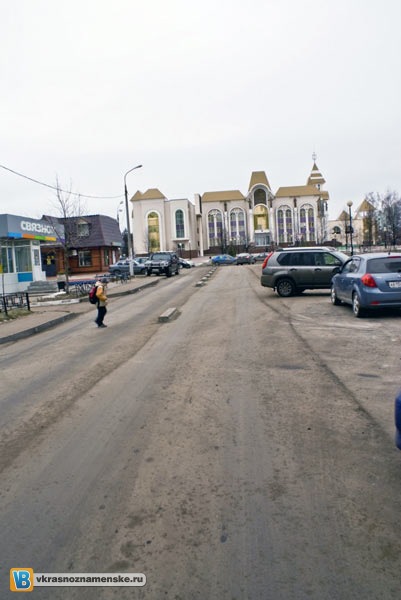 В Краснознаменске появились новые бордюры.
Принесет ли это пользу...