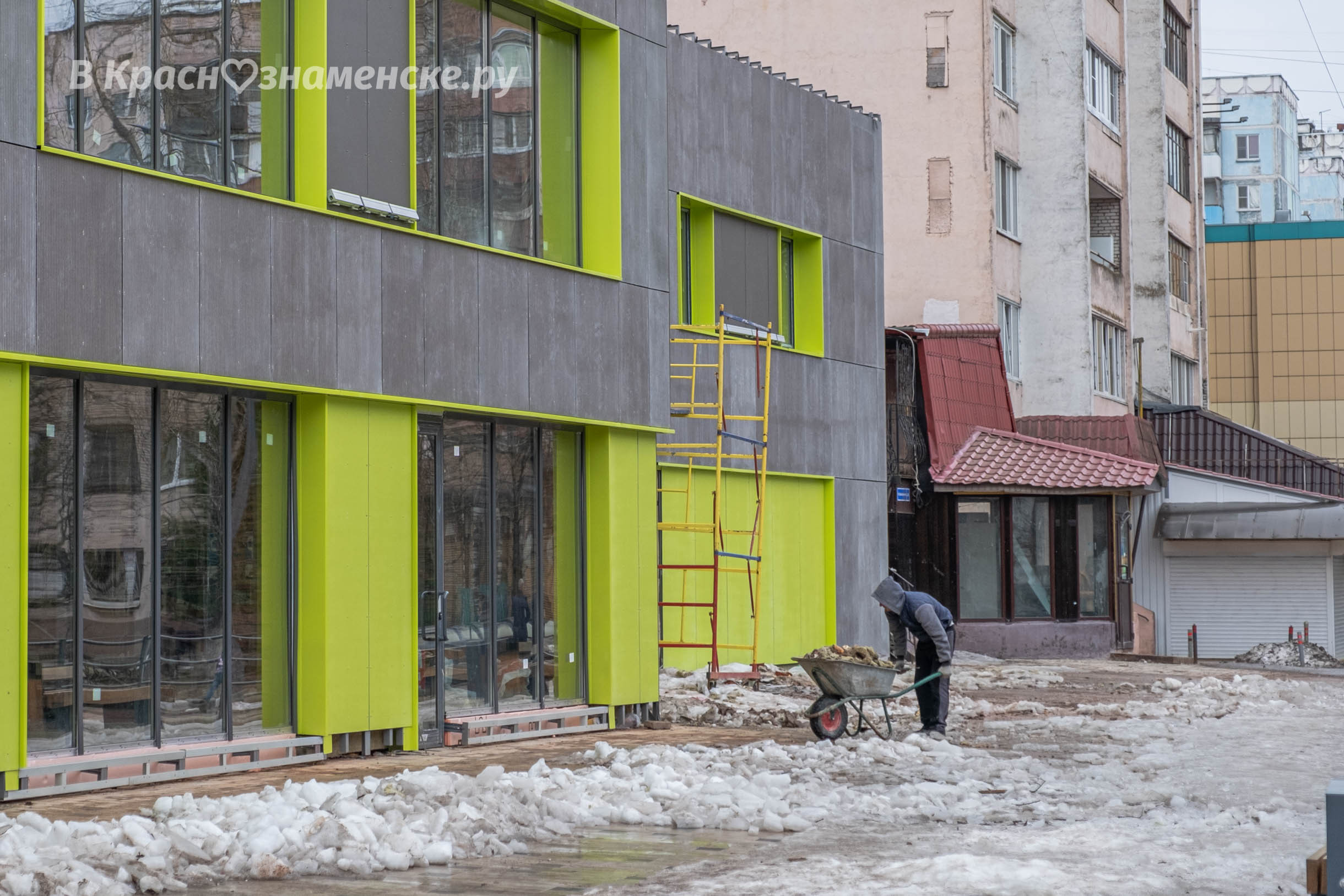 Понемногу-помаленьку, в центре наводится порядок