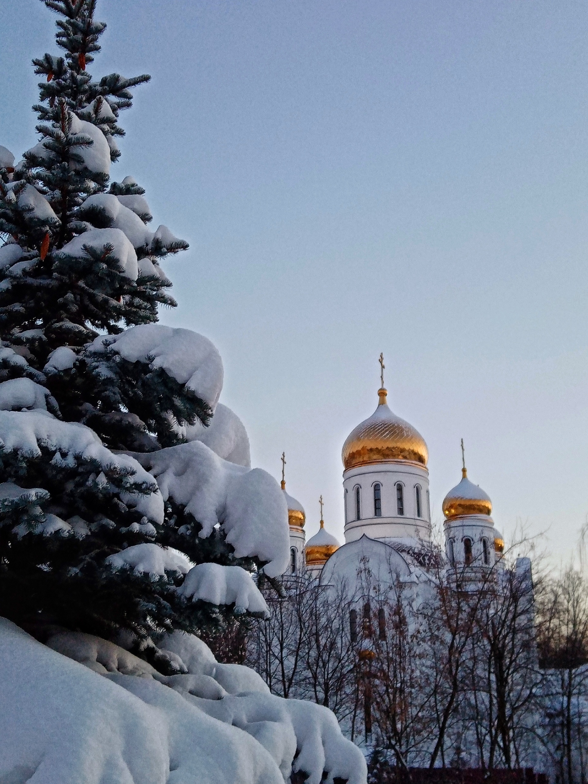 Вечереет.