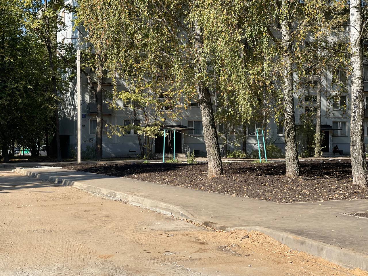 Во дворах по улице проспект Мира, 3, 5, 10 уже завершаются р